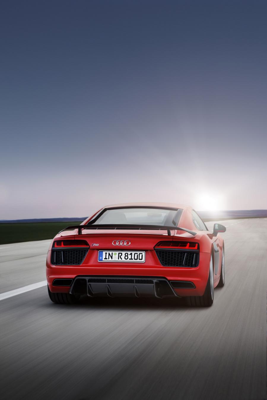  Audi R8 V10 Plus 2015 года  (WW) (фото 15 из 30)